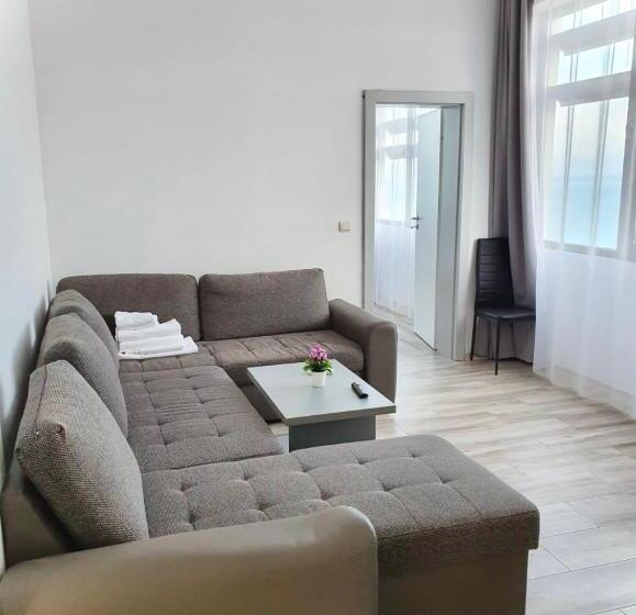 پانسیون Seaside Inn & Suites