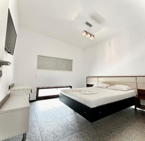 پانسیون Seaside Inn & Suites