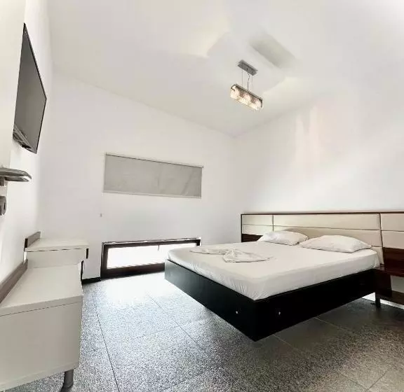 پانسیون Seaside Inn & Suites