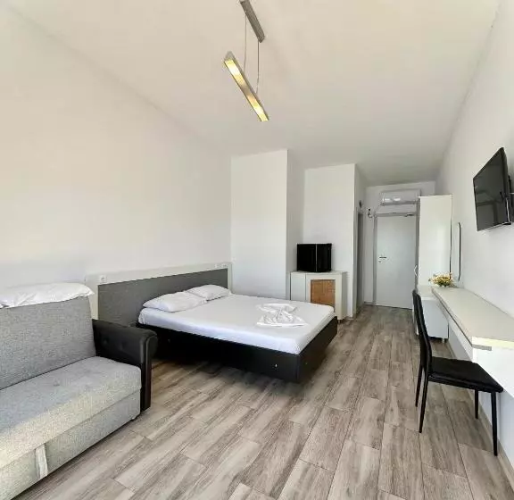 پانسیون Seaside Inn & Suites