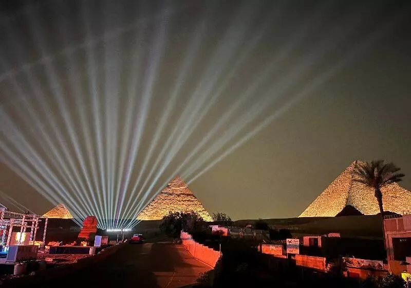 The Gate Hotel Front Pyramids & Sphinx View