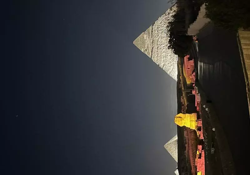 The Gate Hotel Front Pyramids & Sphinx View