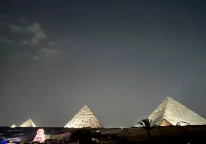 The Gate Hotel Front Pyramids & Sphinx View