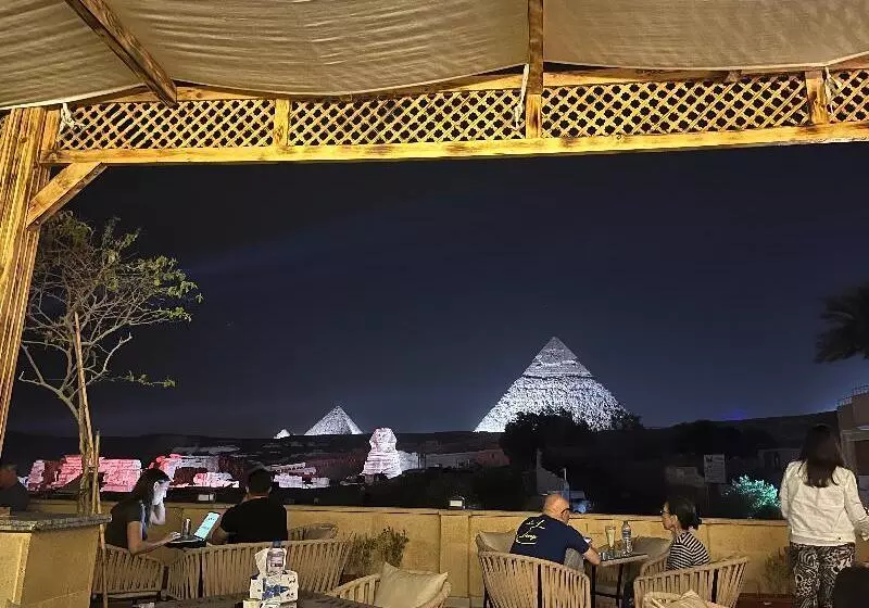 The Gate Hotel Front Pyramids & Sphinx View