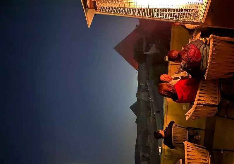 The Gate Hotel Front Pyramids & Sphinx View