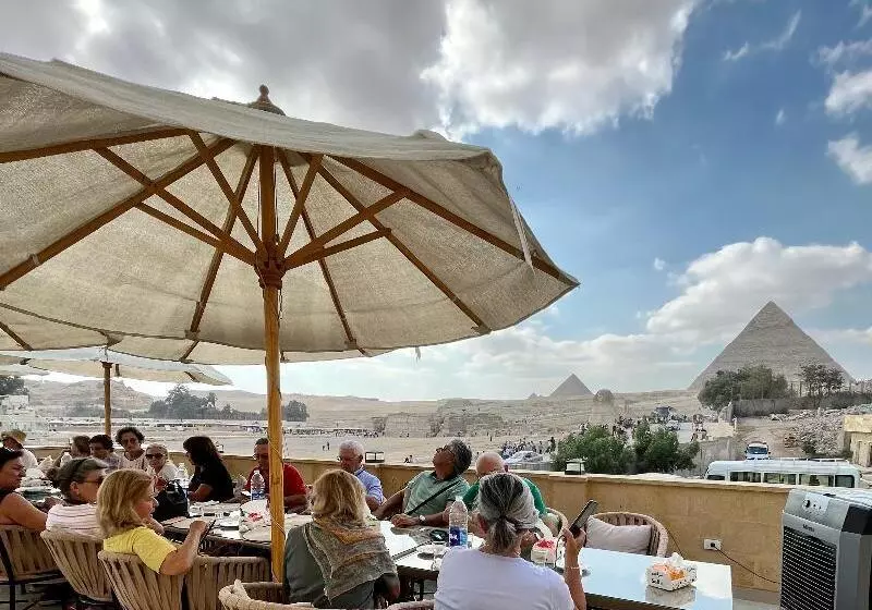 The Gate Hotel Front Pyramids & Sphinx View