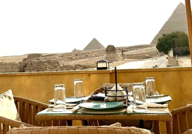 The Gate Hotel Front Pyramids & Sphinx View