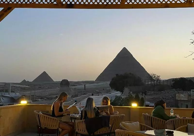 The Gate Hotel Front Pyramids & Sphinx View