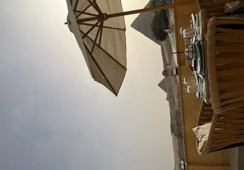 The Gate Hotel Front Pyramids & Sphinx View