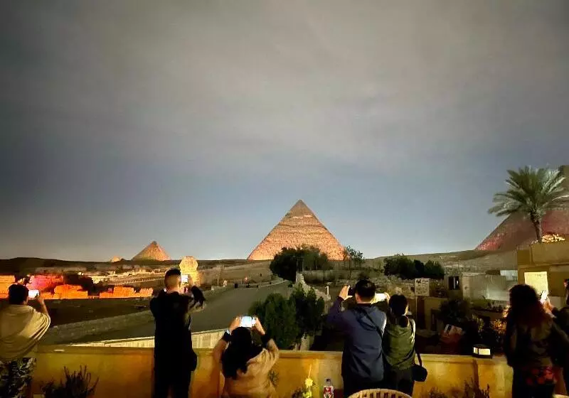 The Gate Hotel Front Pyramids & Sphinx View