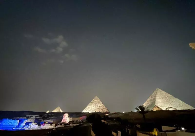 The Gate Hotel Front Pyramids & Sphinx View