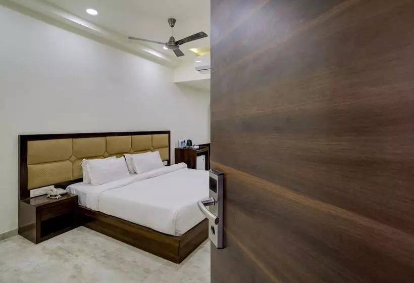 Lomakeskus Palette   Madhogarh