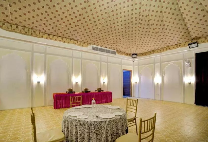 Lomakeskus Palette   Madhogarh