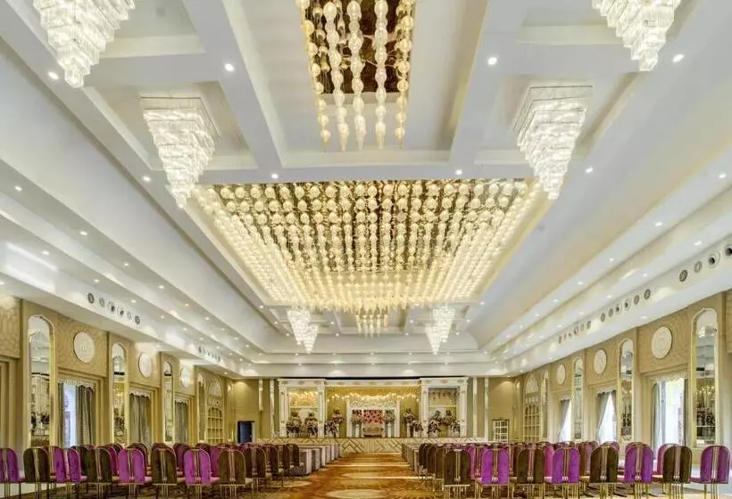 Lomakeskus Palette   Madhogarh