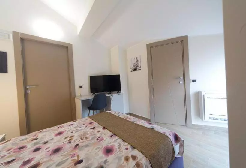 پانسیون Slow Chic Apartment Beb Policlinico