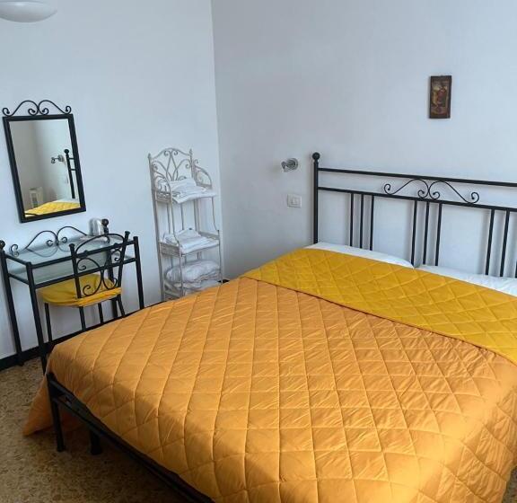 פנסיון Yolo Rooms