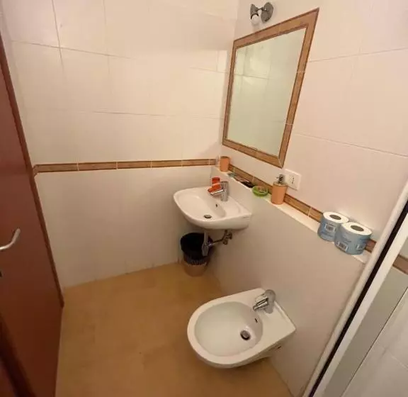پانسیون Yolo Rooms