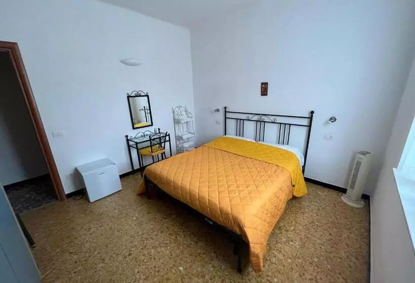 پانسیون Yolo Rooms