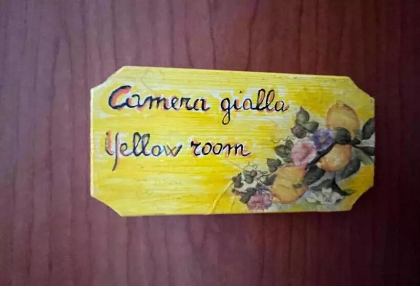 پانسیون Yolo Rooms