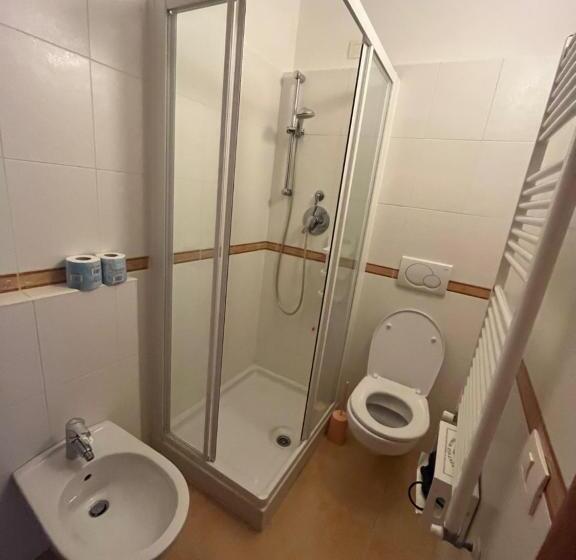 פנסיון Yolo Rooms