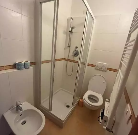 پانسیون Yolo Rooms