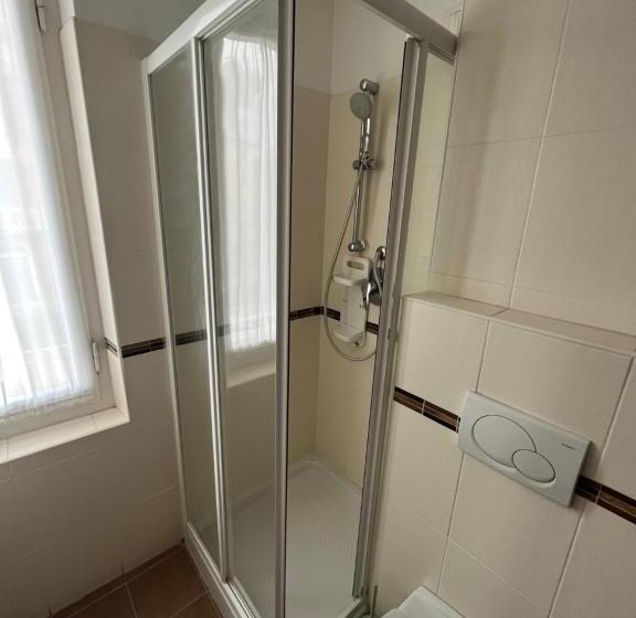 פנסיון Yolo Rooms