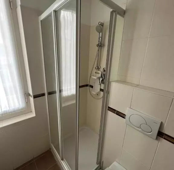 پانسیون Yolo Rooms