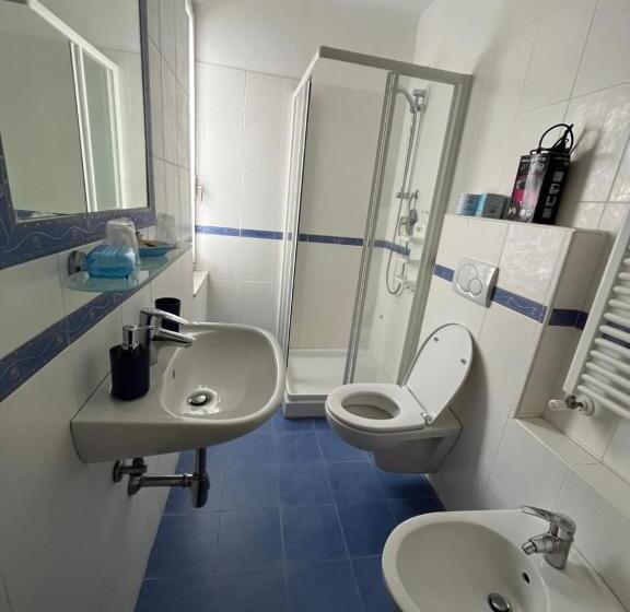 פנסיון Yolo Rooms