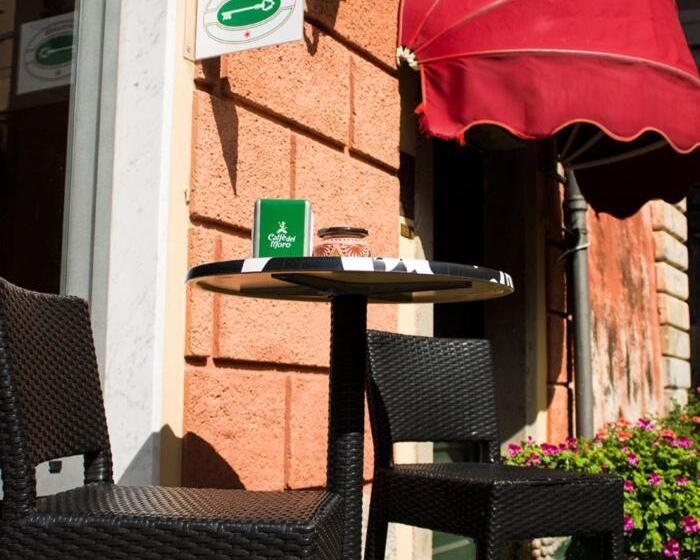 פנסיון Yolo Rooms