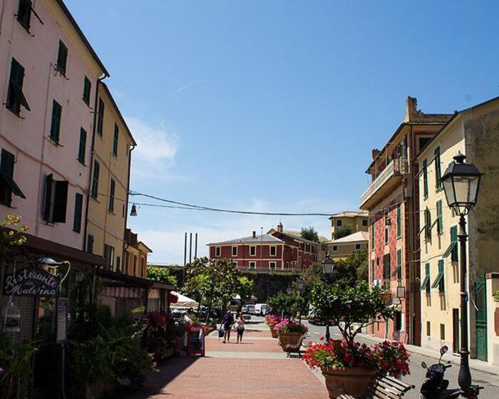 פנסיון Yolo Rooms