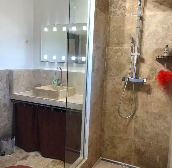 تختخواب و صبحانه Chambres D Hotes Violetta