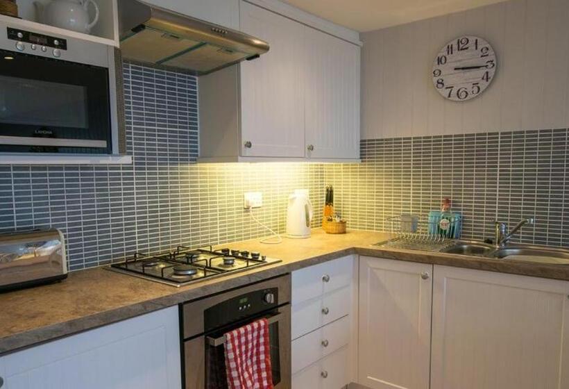 Chesil Beach Lodge Burton Bradstock Dorset Dt64rj