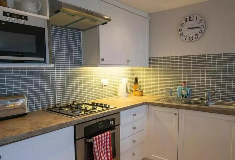 Chesil Beach Lodge Burton Bradstock Dorset Dt64rj