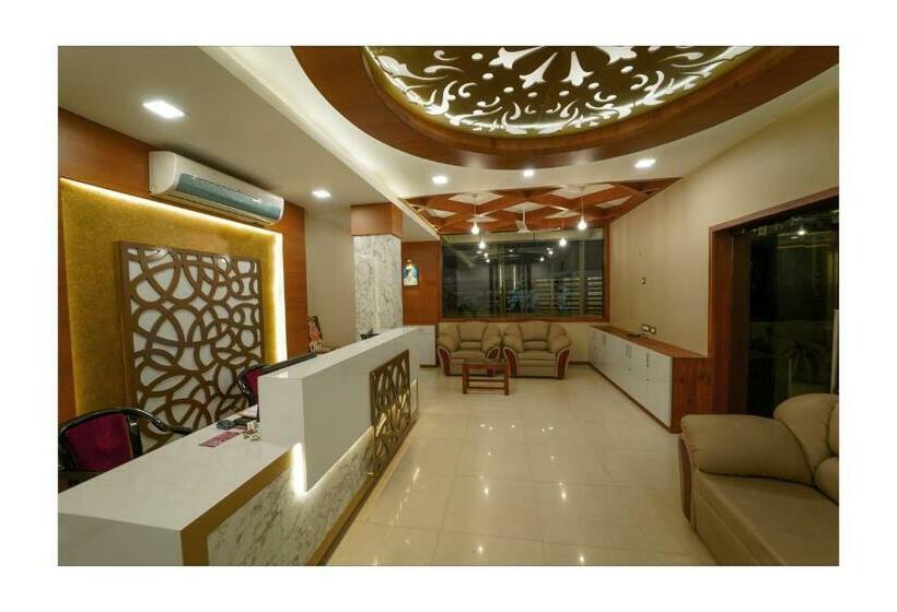 Hotel Everest Park Residency