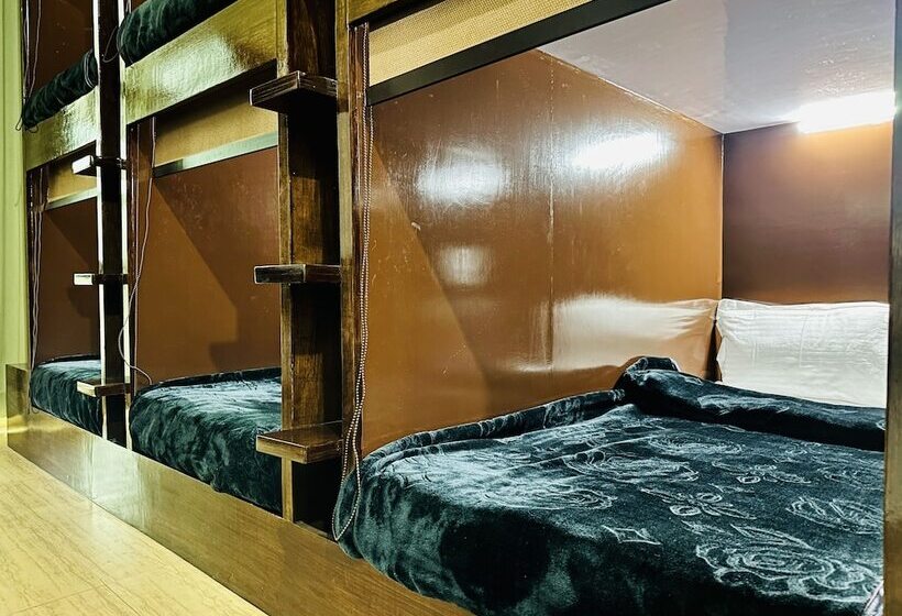 בית מלון כפרי Rhodo Inn