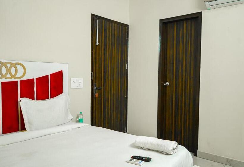 Hotel Dream In Sky   Near Utam Nagar