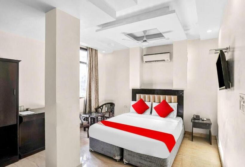 בית מלון כפרי Oyo Flagship 81239 Delhi Palace