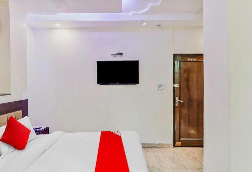 בית מלון כפרי Oyo Flagship 81239 Delhi Palace