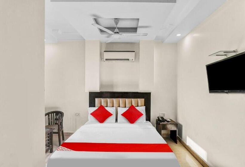 בית מלון כפרי Oyo Flagship 81239 Delhi Palace