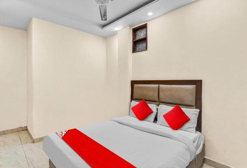 בית מלון כפרי Oyo Flagship 81239 Delhi Palace