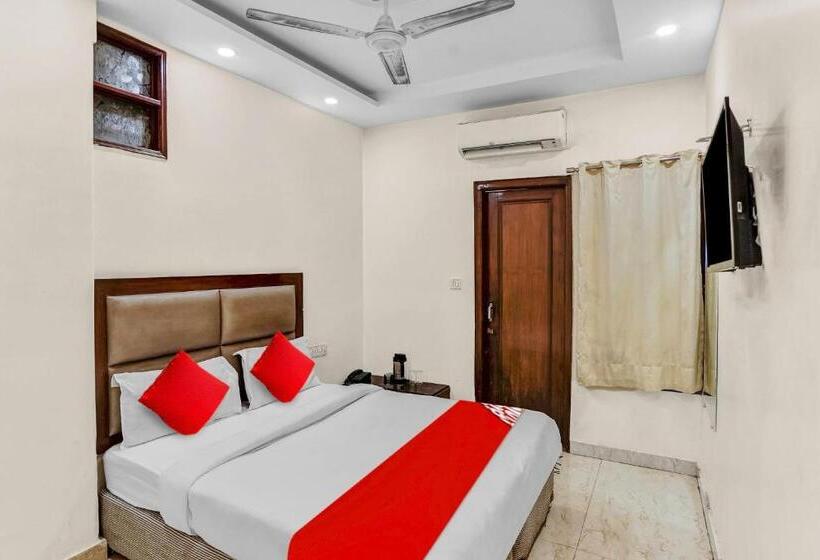 בית מלון כפרי Oyo Flagship 81239 Delhi Palace