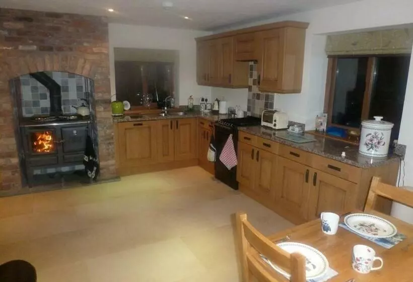 Mile House Barn Bed & Breakfast