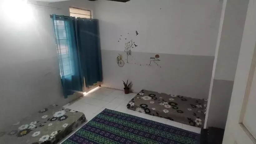 ペンション Traveler House