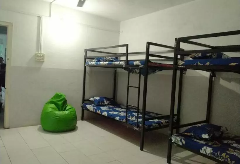 ペンション Traveler House