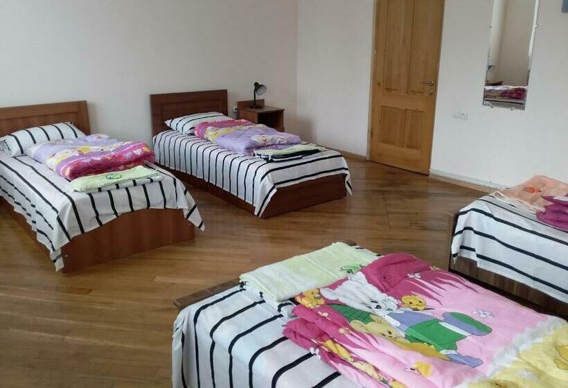 Art House Hostel Aleksandr