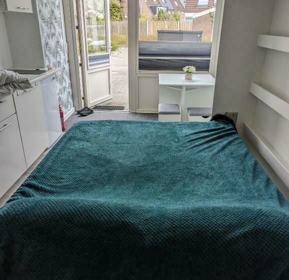 Bed and Breakfast Ground Floor Studio & 2 Bikes