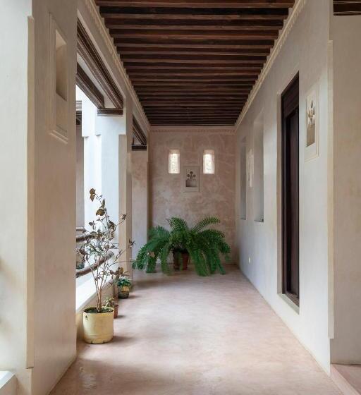 تختخواب و صبحانه Amma S House