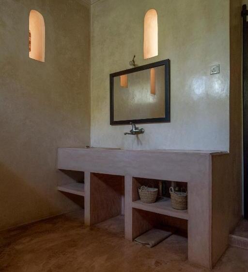 تختخواب و صبحانه Amma S House