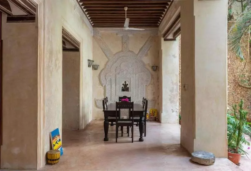 تختخواب و صبحانه Amma S House