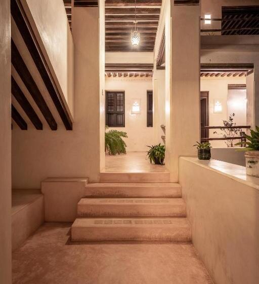 تختخواب و صبحانه Amma S House